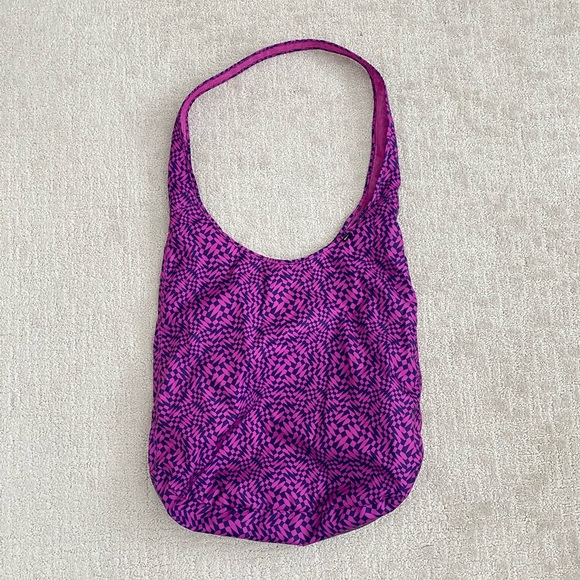 NIKE Reversible Gym Shoulder Bag - Picture 3 of 4